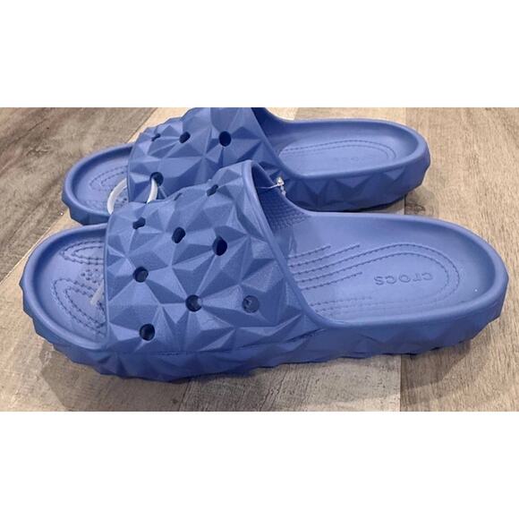 NWT Crocs Classic Geometric Slide Sandals V2 Sz M5/W7 Blue Rubber Casual Slip On - Picture 1 of 8